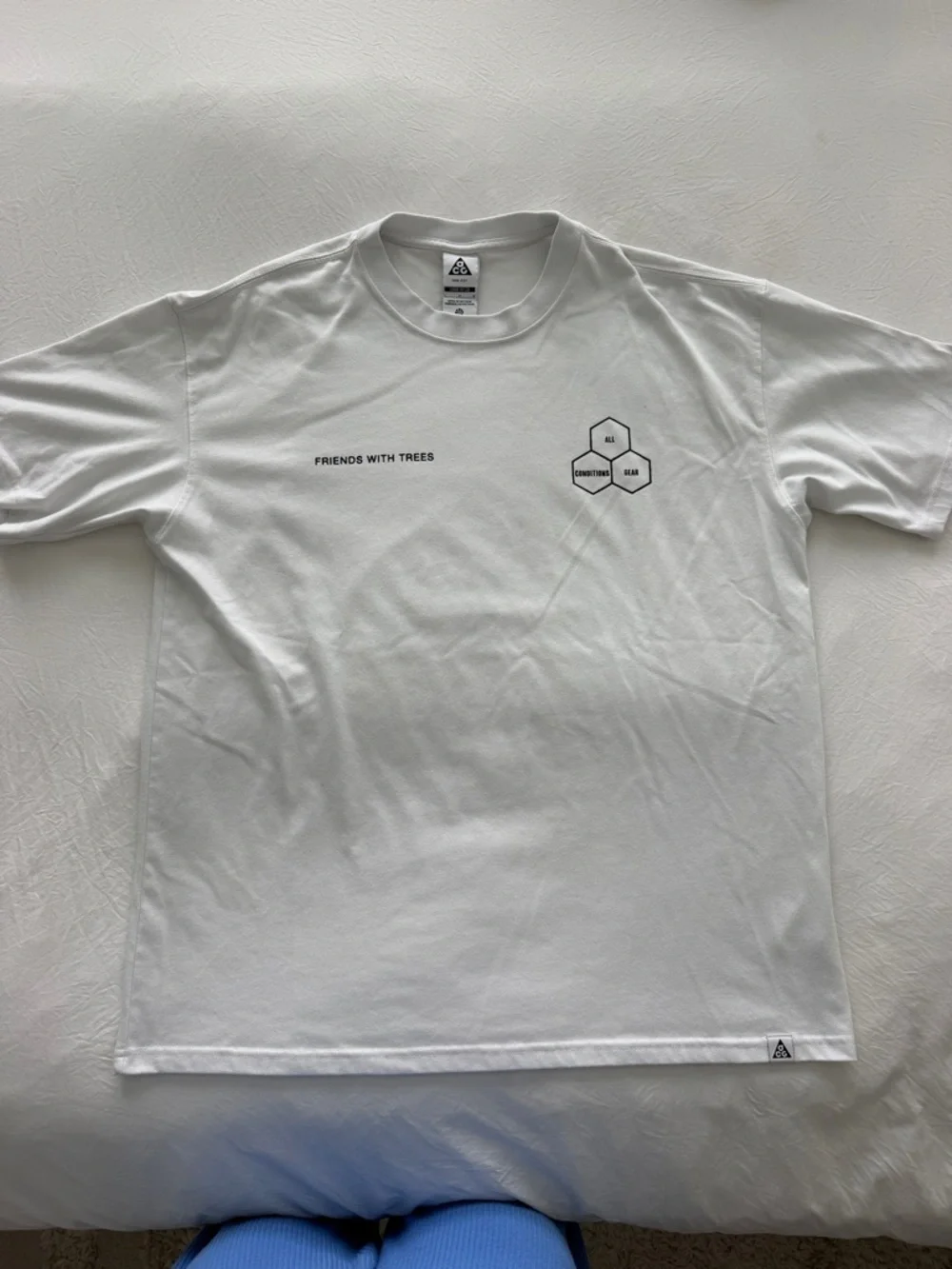 Nike ACG White Short-Sleeve Tee with Black Graphics - Picture 1 of 8